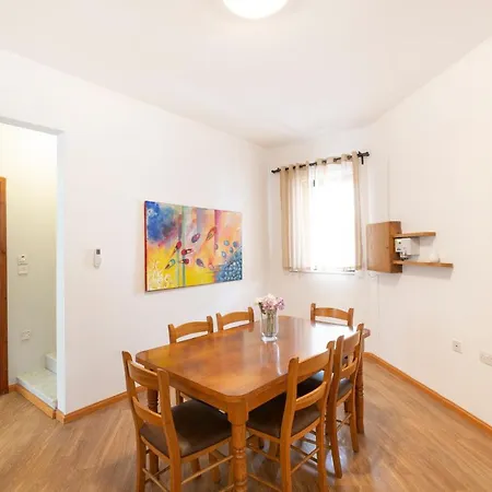 Appartement Sf2 - Lovely And Spacious 2 Bedroom Maisonette. *